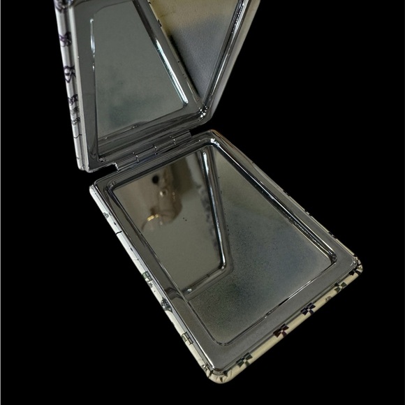 Makeup Mirror - Picture 2 of 2